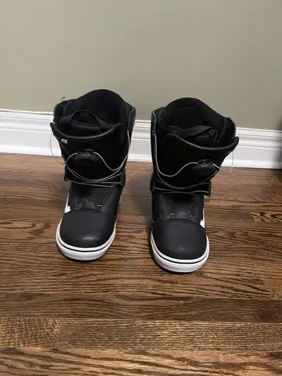 Vans Juvie OG Snowboard Boots Size 4, View more
