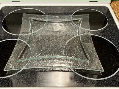Glass plate serving tray - assiette en verre, View more