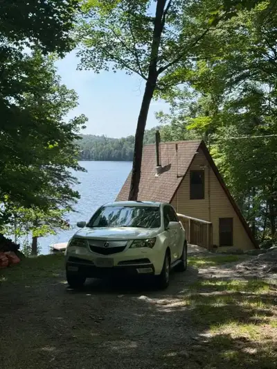 2010 Acura MDX Tech package 287,000km Car has an issue with compression on cylinder 2, flashing chec...