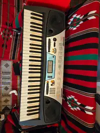 YAMAHA electric piano.  In excellent condition.  Comes with powe
