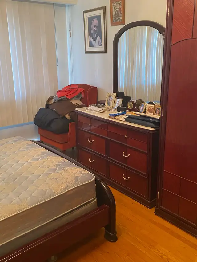 mahoganybedroom set/set de chambre mahogany in Other in City of Montréal - Image 7