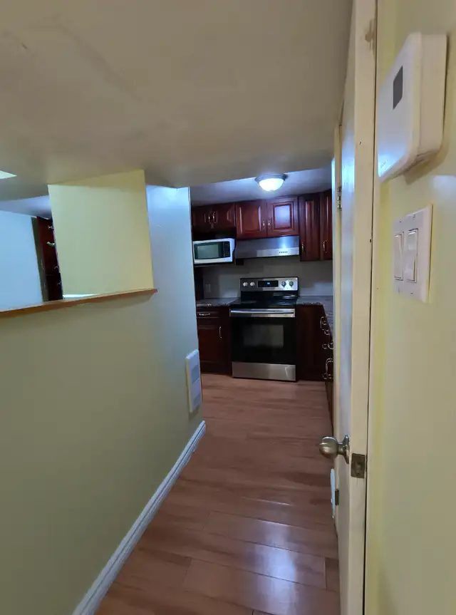 Grand 6-1/2 sur 2 étages, 2 salles de bain dans Parc-Extention in Long Term Rentals in City of Montréal - Image 5