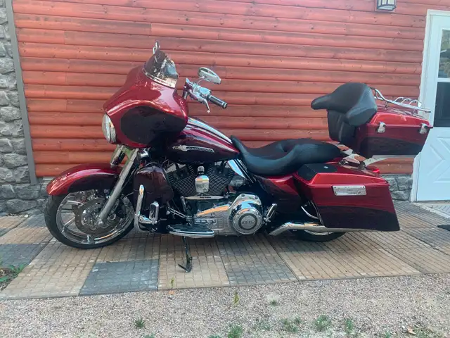 2012 Harley Davidson Cvo street glide in Touring in Winnipeg - Image 2