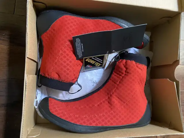 Arc’teryx Gortex  mid shoe linear in Men's Shoes in City of Toronto - Image 2