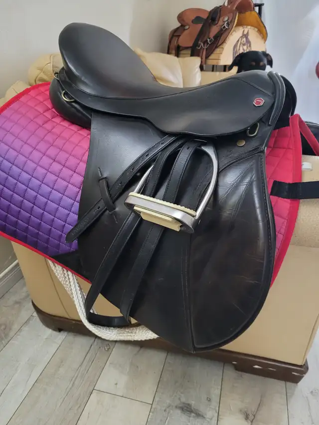 18 wide English saddle,  all purpose,  one 15 double d trail sad in Equestrian & Livestock Accessories in North Bay - Image 3