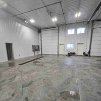 Shop for rent 2300 sqft located in edson 