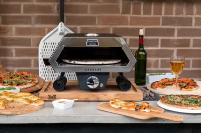 Mini four à pizza rotatif Turpone. Prix régulier 549.95$ + tx en spécial présentement temps limité p...