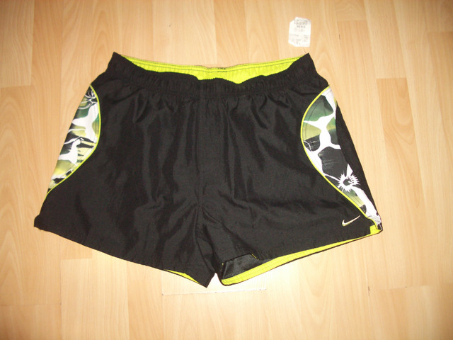 NIKE __ NEW __ shorts / mesh swimmers __ for size M / L dans Femmes - Pantalons et shorts  à Ville de Montréal - Image 3