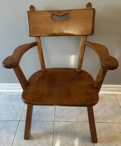 Beautiful Original Vintage Antique Strong/Solid Chair. Seat Height 17 1/2”. Makes a lovely Corner Ch...