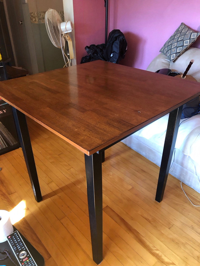 table bistro ( table haute) 36 pouces de haut 36 pouces x36 po dans Mobilier de salle à manger et cuisine  à Longueuil/Rive Sud