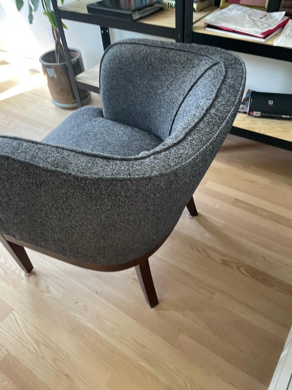 Grey accent chair Chairs & Recliners Calgary Kijiji