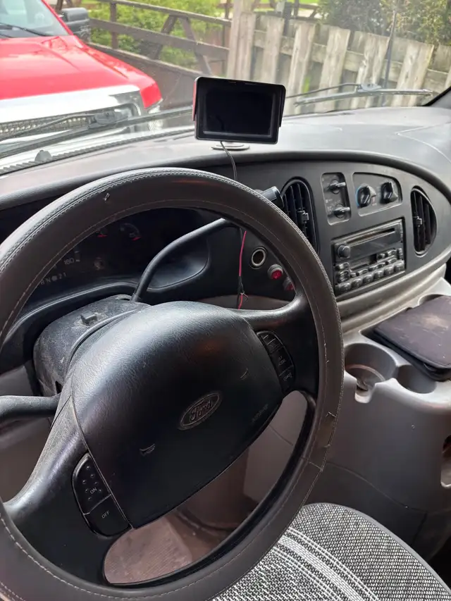 2001 Ford E-Series Window Van519422947183175684