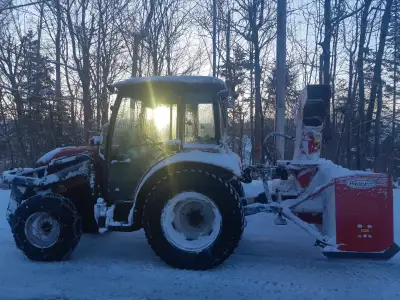Tracteur Case 55 C - très bon état - année 2017 - 1 526 hres, hydrostatique, 55 hp. Souffleur peut ê...