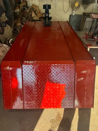 This is a 1500 Ib motorcycle lift table. It has an upgraded wheel chuck .Also usable for other types...