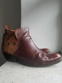 Vintage brown leather ankle boots