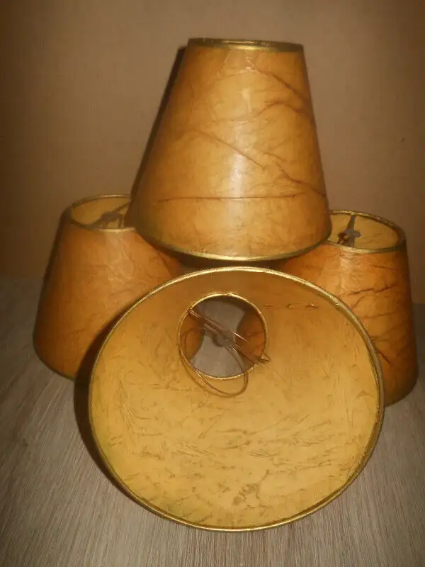 Table/Desk Lamp or lamp shades in Indoor Lighting & Fans in City of Montréal - Image 7