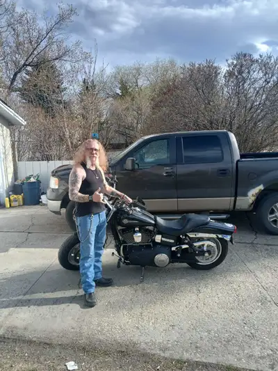 2013 Fatbob with stage one, Vance and Hines pipes with screaming eagle filter, lowered with under 37...
