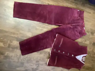 Pantalon (10) & Veste (M) en suede/Pants (10) & Vest (M) in Suede Veste/Vest: medium Pantalon/pants:...