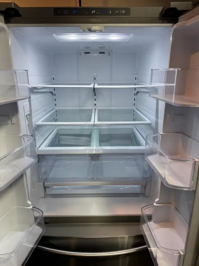 Samsung 30” fridge with water&ice - delivery  in Refrigerators in West Island - Image 3