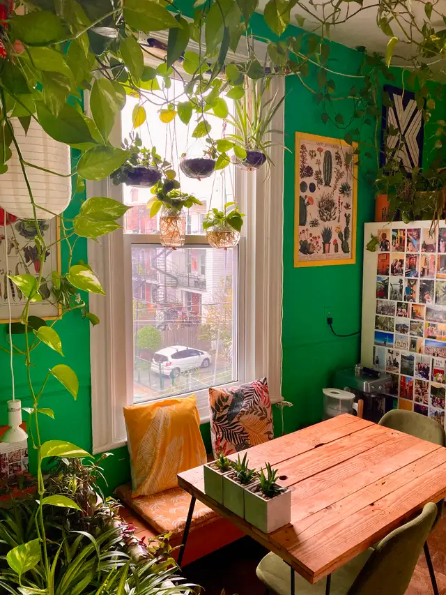 Sublet in Verdun, close to the river and public transportation.