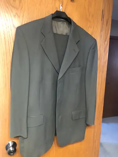 Men’s 2 piece brown wool suit size 44S, View more