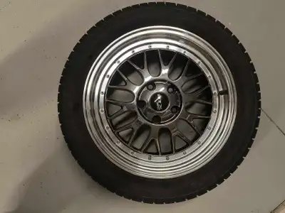 Selling a near-new set of 17-inch RTX wheels and premium Nokian all-season tires. Only ~4,000 km of...