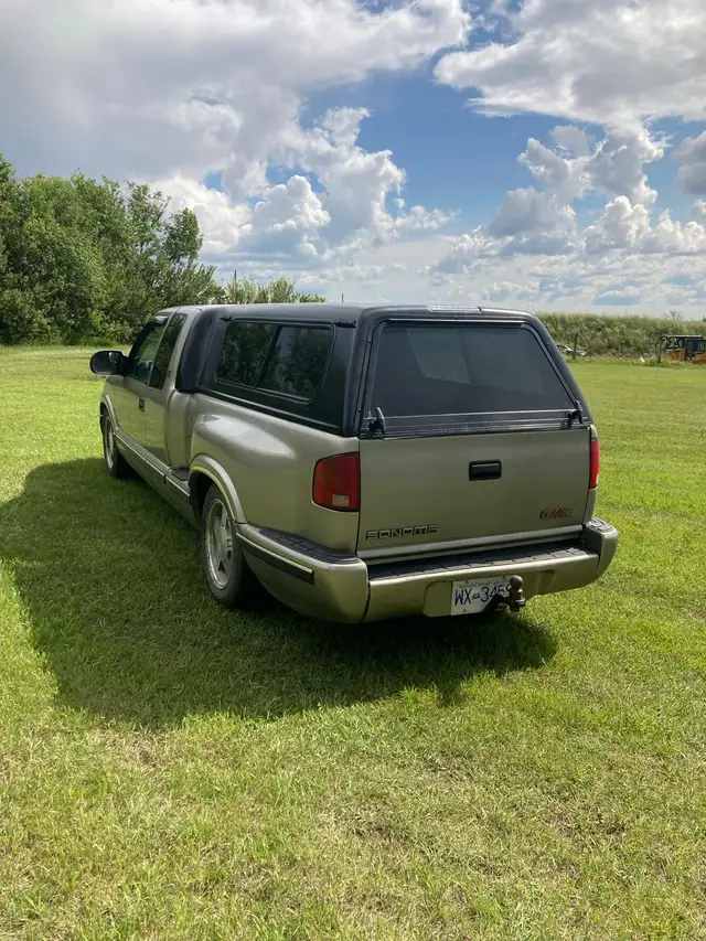 GMC Sonoma in Cars & Trucks in Fort St. John - Image 5