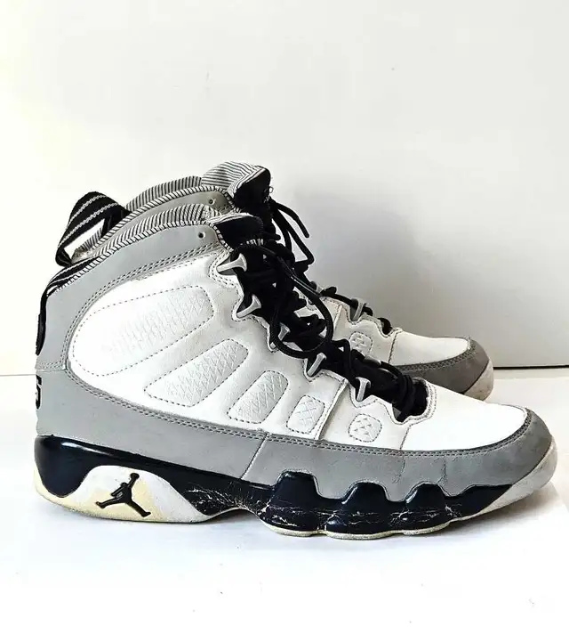 Air Jordan 9 Barons  Youth Sneakers Size 9.5 in Men's Shoes in City of Montréal - Image 2