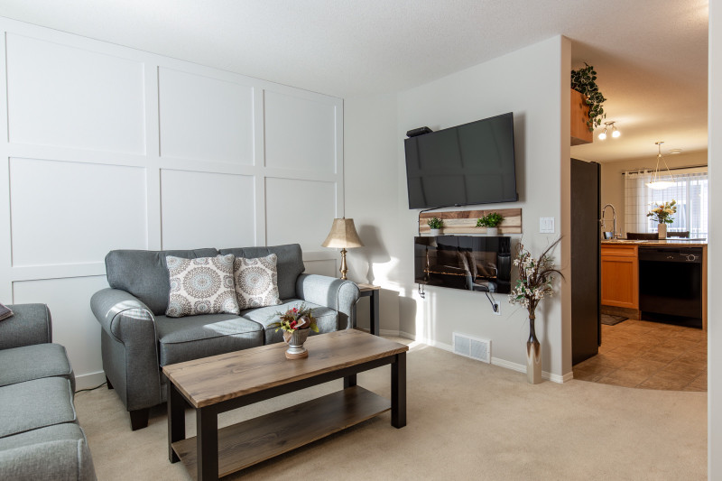 Immaculate condo situated in the perfect location! Long Term Rentals