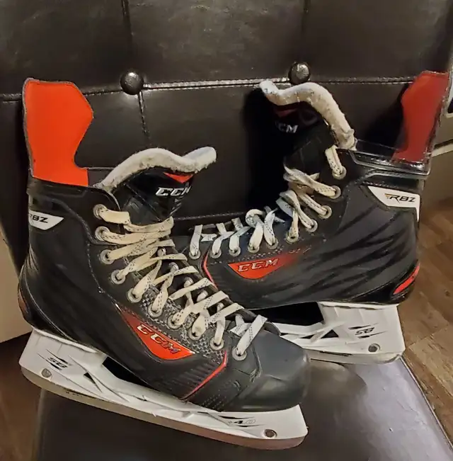 Mens CCM Skates  shoes size 9 skate size 7.5 in Skates & Blades in Barrie - Image 2