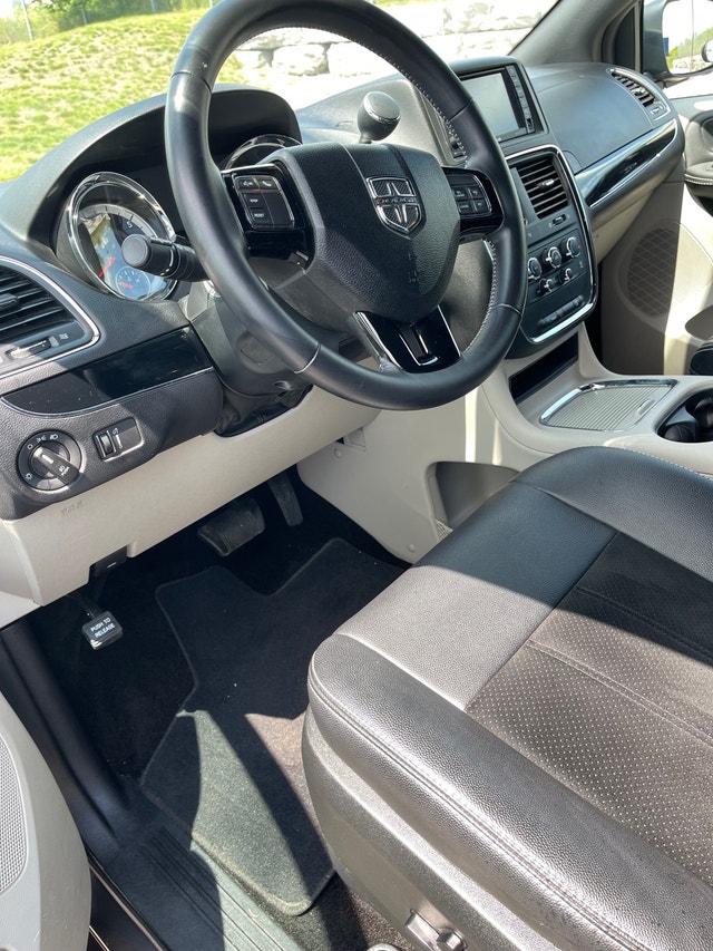 Wheelchair accessible minivan Cars & Trucks Kitchener / Waterloo