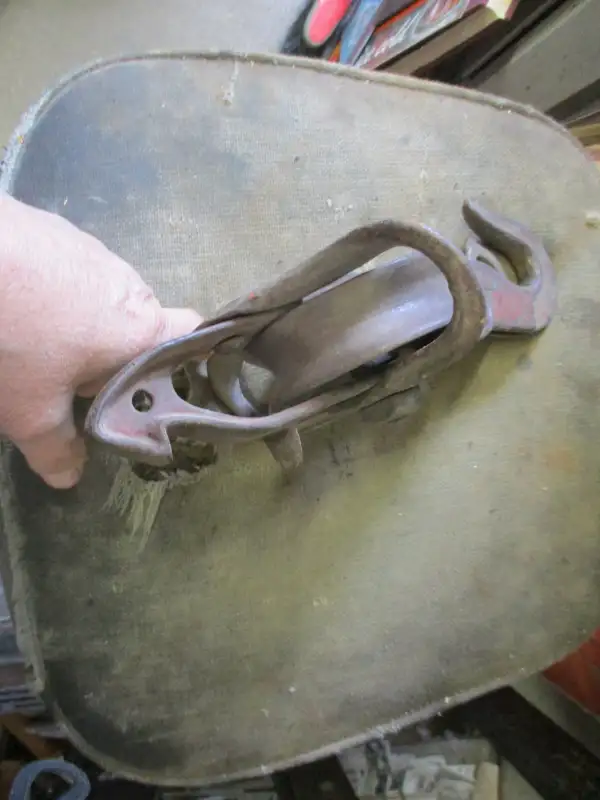 ALL HEAVY CAST IRON METAL SINGLE WHEEL PULLEY TOOL $20. in Hand Tools in Winnipeg - Image 3