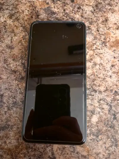 Samsung S10e like new, View more