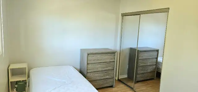 Furnished Room for Rent near Georgian college in Room Rentals & Roommates in Barrie - Image 4