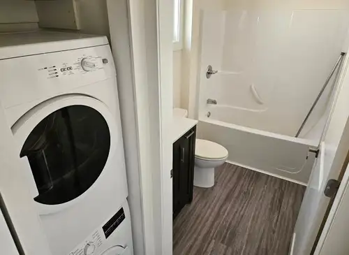 One bedroom suite, 529 square feet (49.2 m2), in-suite laundry, 3 pc bath, fridge, stove, microwave,...