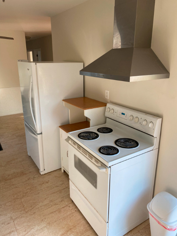 Cozy 3 bedroom home on a corner lot with large backyard! Long Term