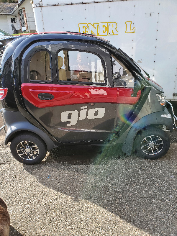 GIO All-Season Enclosed Mobility Scooter in Health & Special Needs in Abbotsford - Image 2