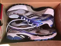 Saucony running sneakers woman brand new size 
