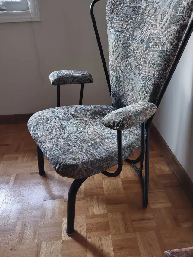 Armchair, beautiful, never used, by Amisco Industries in Chairs & Recliners in Markham / York Region - Image 7