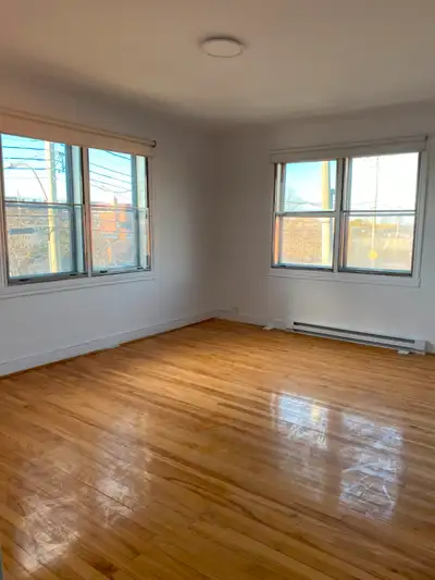 VERY BIG, NICE AND VERY CLEAN RENOVATED HOUSING FOR RENT 5 1/2 - 5.5 in LaSalle MONTREAL well locate...