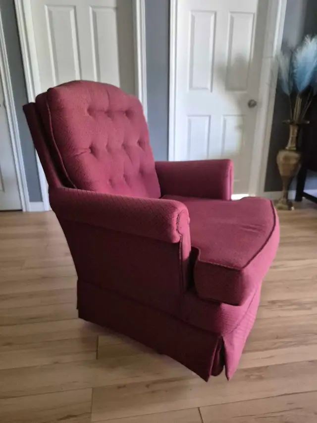 Chair - rocker only in Chairs & Recliners in Oakville / Halton Region - Image 3