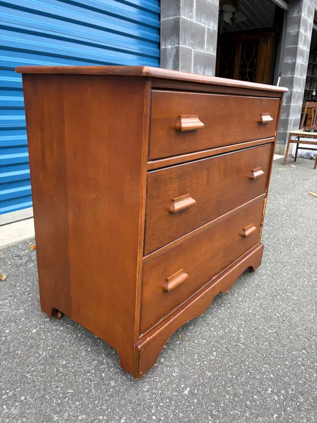Three Drawer Dresser (Needs Couple Small Repairs) in Dressers & Wardrobes in Peterborough - Image 4