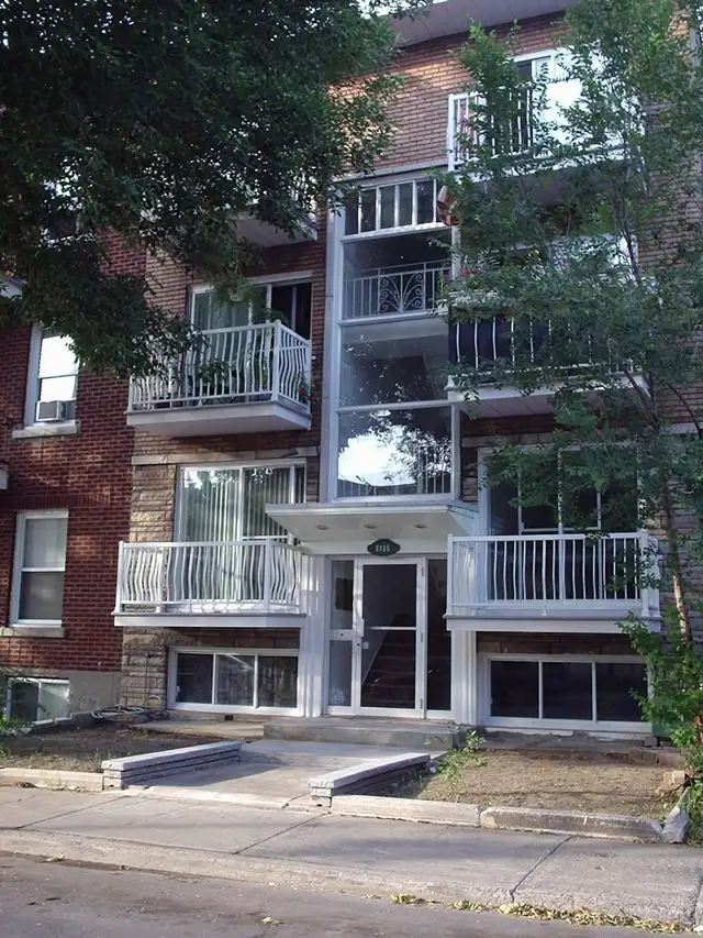 3 1/2 Beautiful Renovated Apartment — Select Tenant Gets One Month Free
