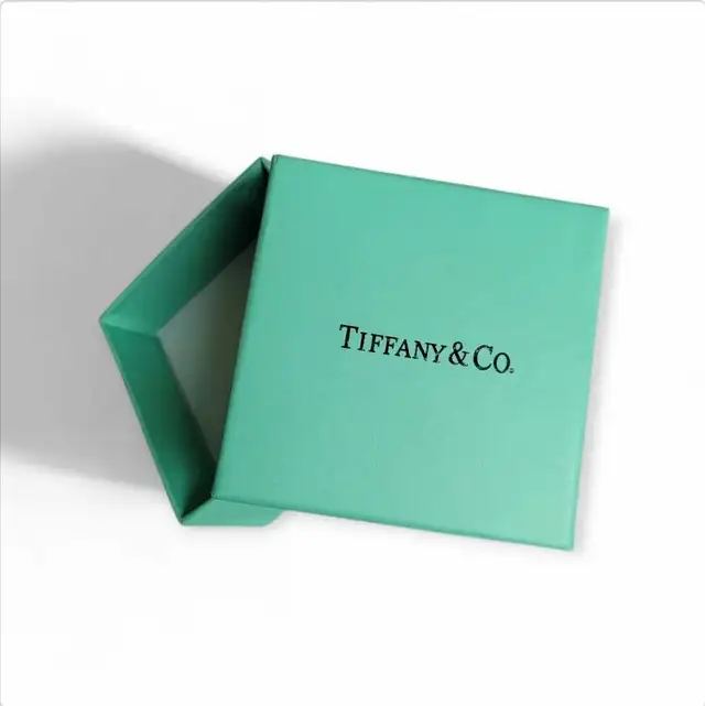 Tiffany & Co boite à bijou vide empty  jewelry box in Jewellery & Watches in City of Montréal - Image 3