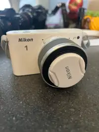 Nikon 1 J1 10-30mm Camera
