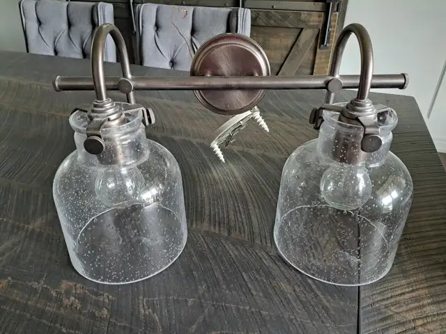 Antique Nickel Vanity Light in Indoor Lighting & Fans in Oakville / Halton Region - Image 2