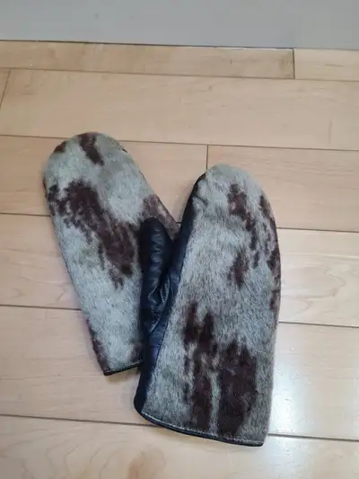 Sealskin And Leather Mittens/Mitts/Gloves - Size Small, View more