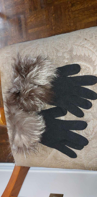 Beautiful gloves with Silver fox fur dans Femmes - Hauts et vêtements d'extérieur  à Ville de Montréal - Image 2