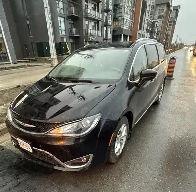 Has: U-Connect Rear Seat Theater system Safety system Moonroof 174000 km Needs Fuse box for dealer t...