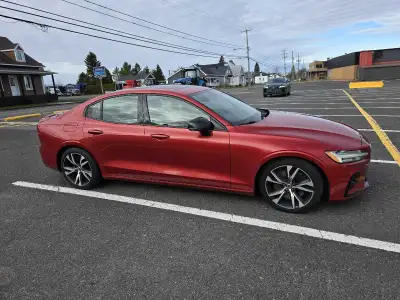 Parfaite condition, entretenue avec volvo, dossier complet, jamais accidenté, viens avec pneus été e...